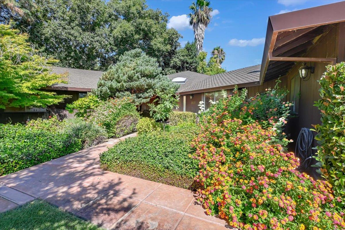 1075 Briar Lane