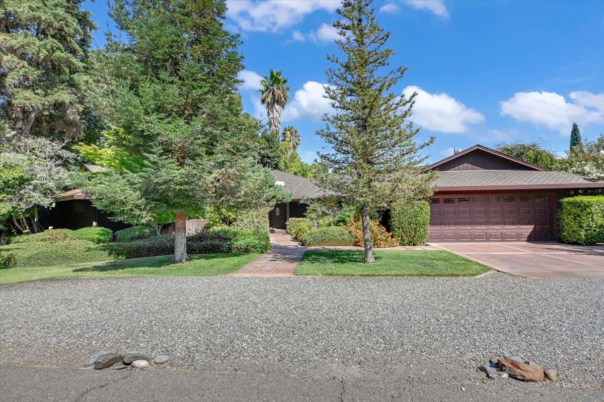 1075 Briar Lane