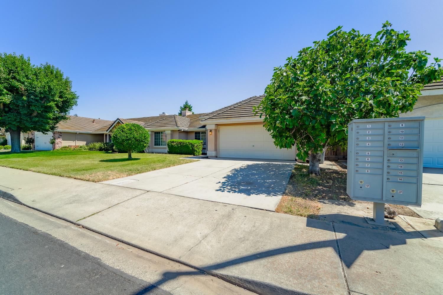 2324 Colony Manor