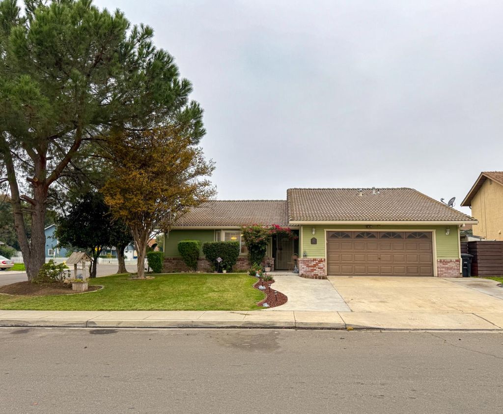 Photo of 3817 Georgeann Place, Ceres, CA 95307 (MLS # 225147451)