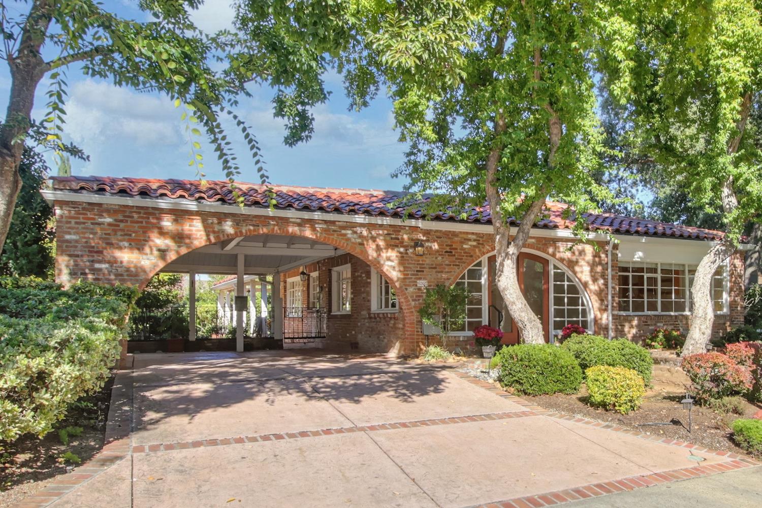 6307 Date Palm Way