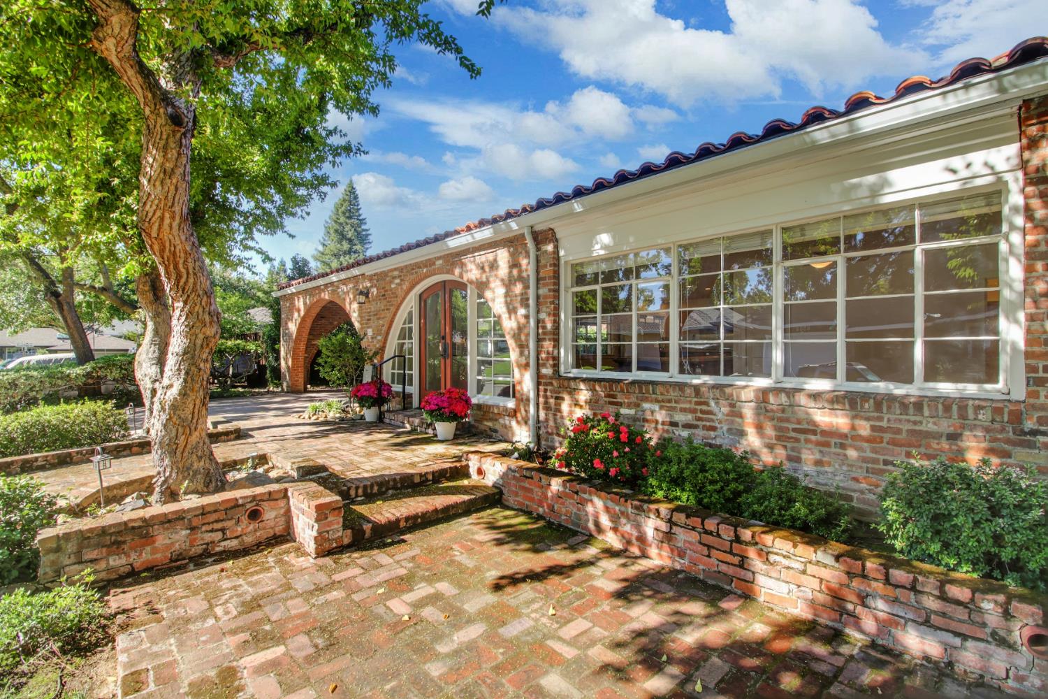6307 Date Palm Way