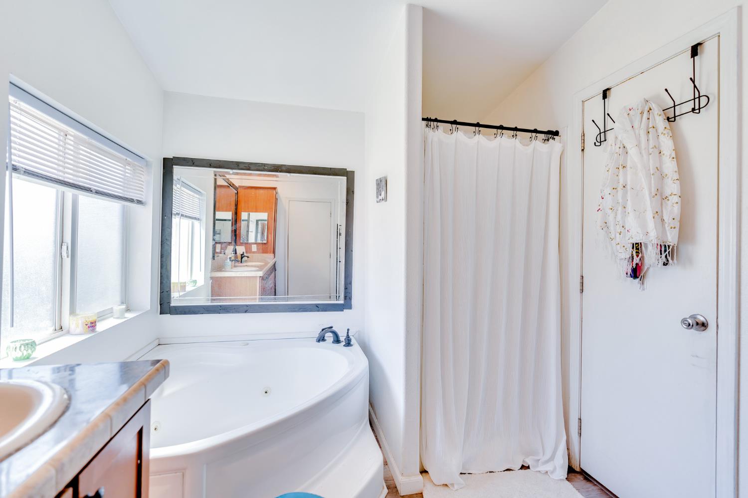 Chowchilla, California 93610, United States, 4 Bedrooms Bedrooms, ,2 BathroomsBathrooms,Residential,Active,187670