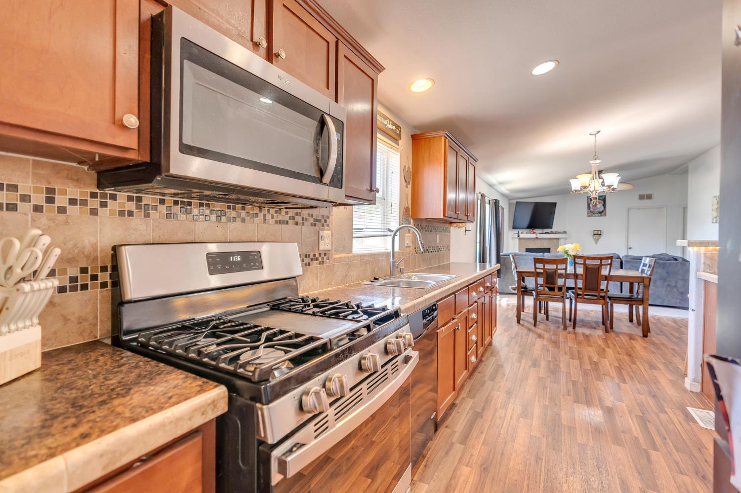 Chowchilla, California 93610, United States, 4 Bedrooms Bedrooms, ,2 BathroomsBathrooms,Residential,Active,187670