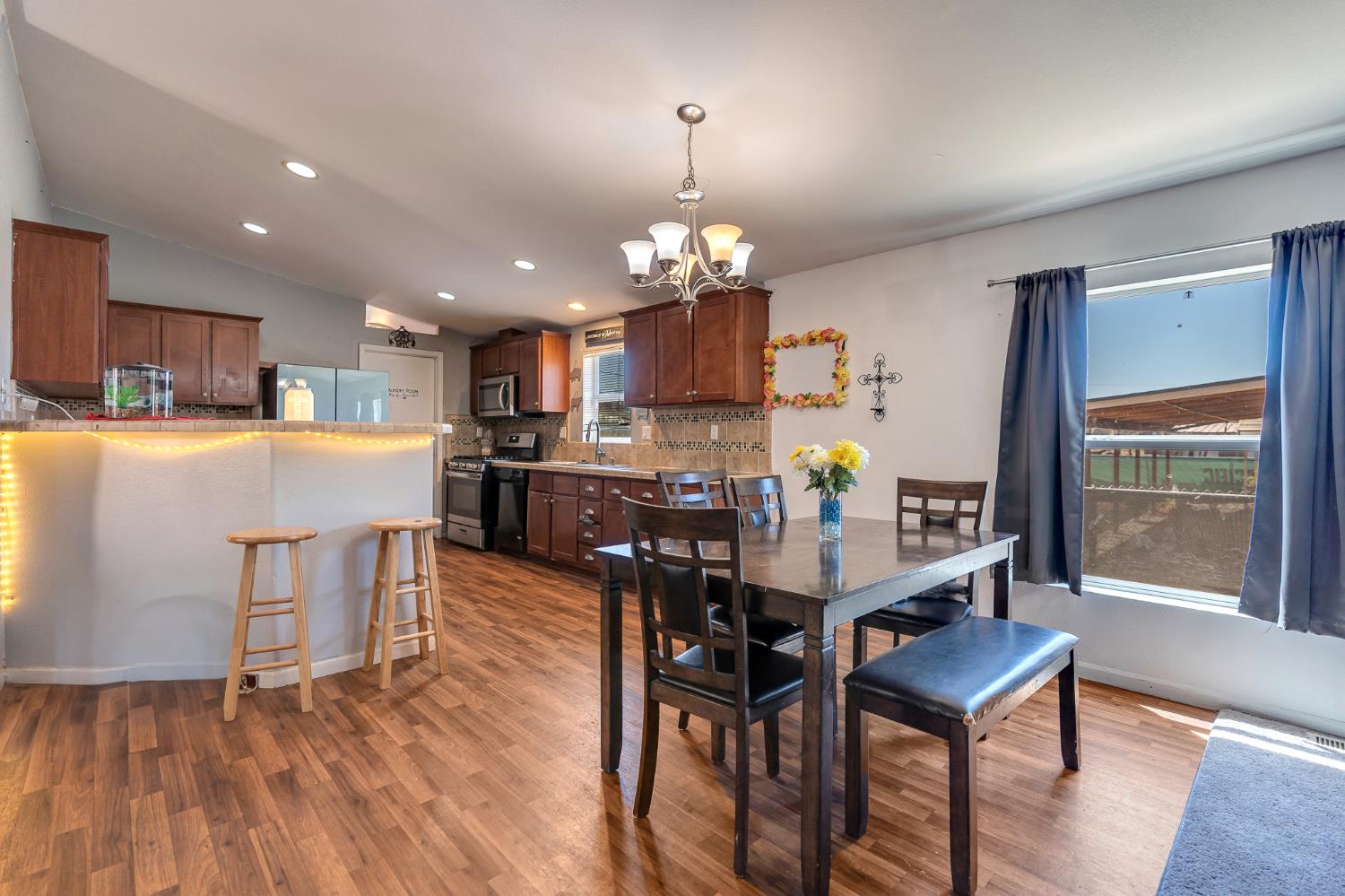 Chowchilla, California 93610, United States, 4 Bedrooms Bedrooms, ,2 BathroomsBathrooms,Residential,Active,187670