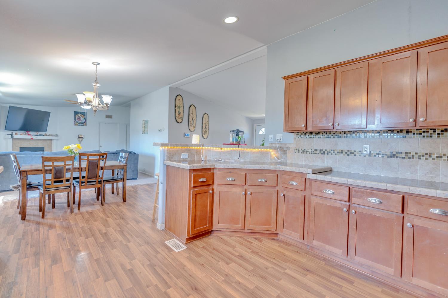 Chowchilla, California 93610, United States, 4 Bedrooms Bedrooms, ,2 BathroomsBathrooms,Residential,Active,187670