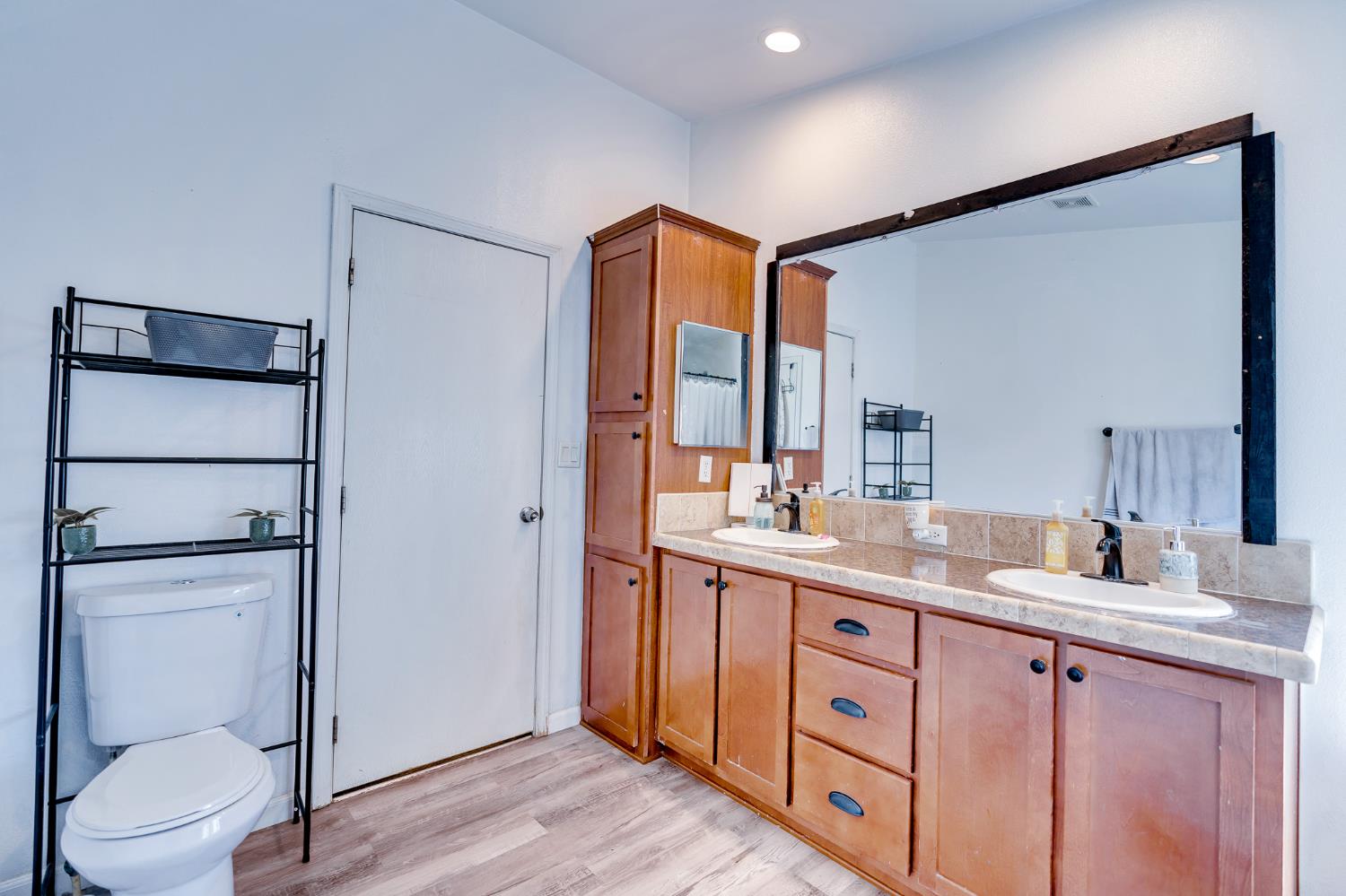 Chowchilla, California 93610, United States, 4 Bedrooms Bedrooms, ,2 BathroomsBathrooms,Residential,Active,187670