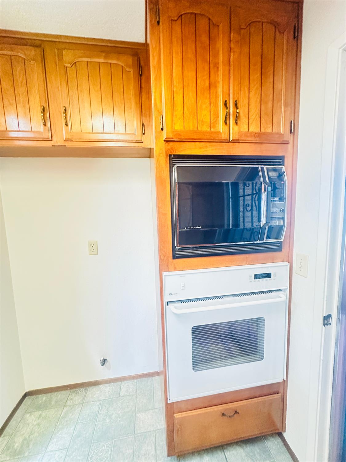 1633 Walnut