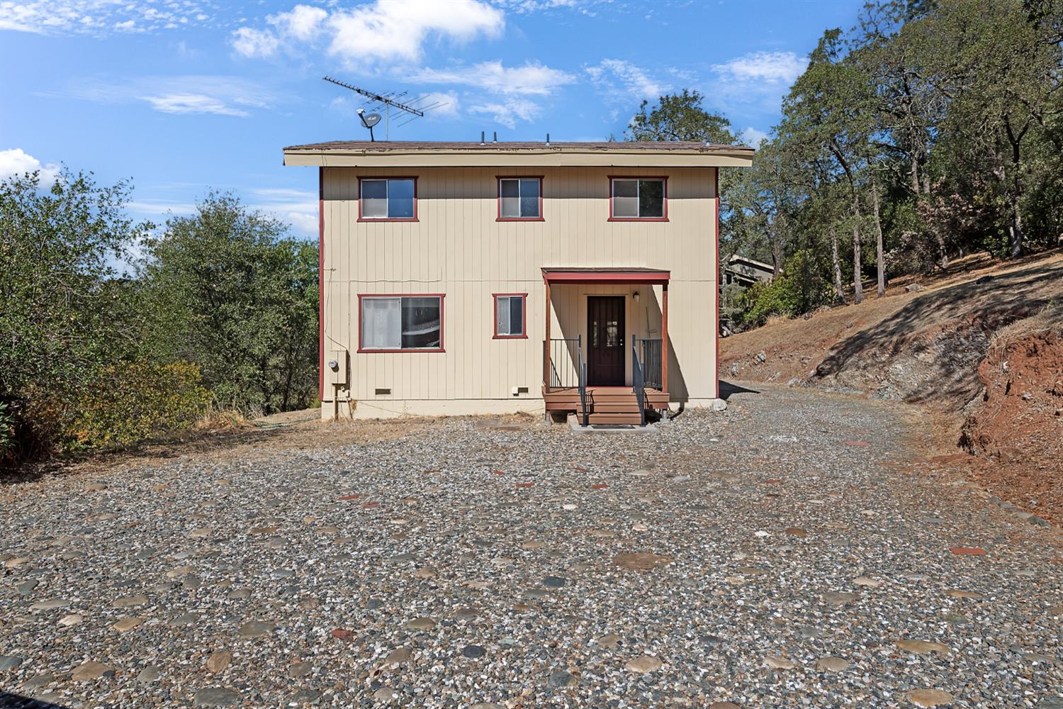 4225 Creekside Drive