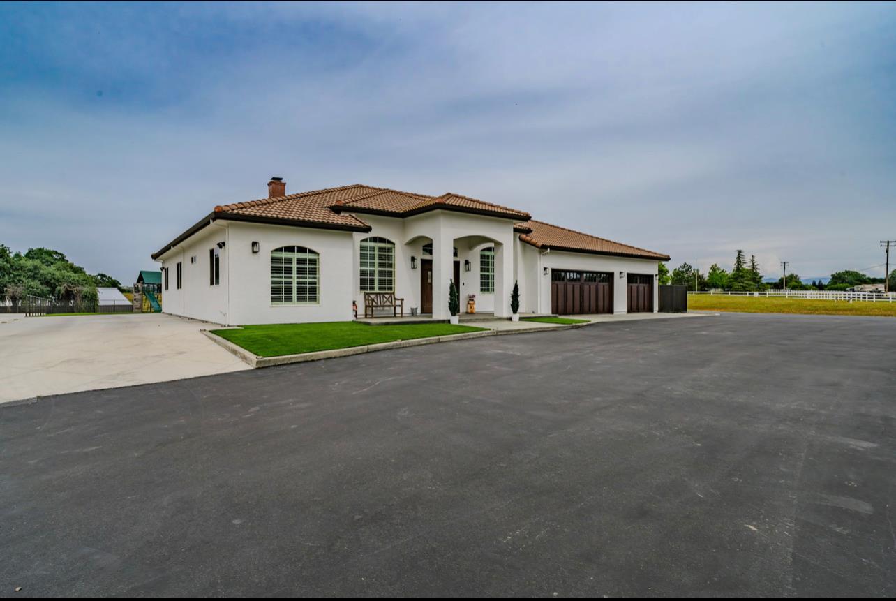 5600 Ferseyna Way
