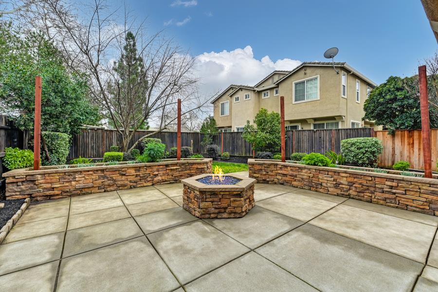 2060 Sierra View Circle 2