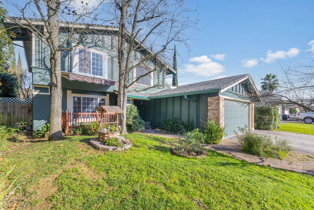 Photo of 3205 Saturn Drive, Sacramento, CA 95827 (MLS # 226001672)