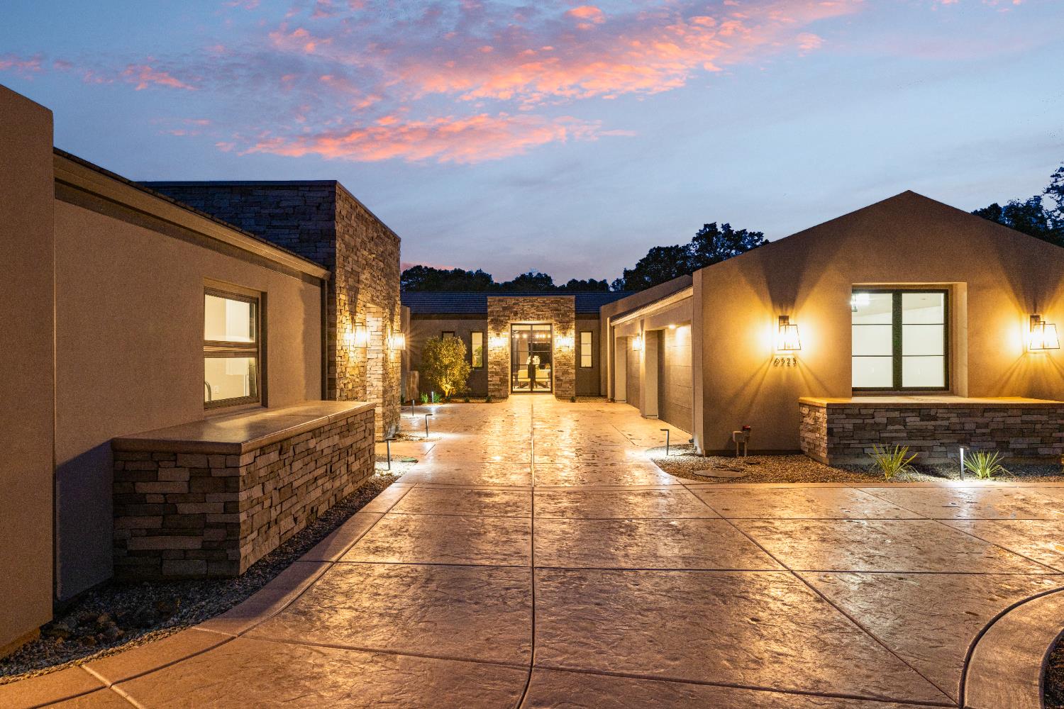 6325 Western Sierra Way