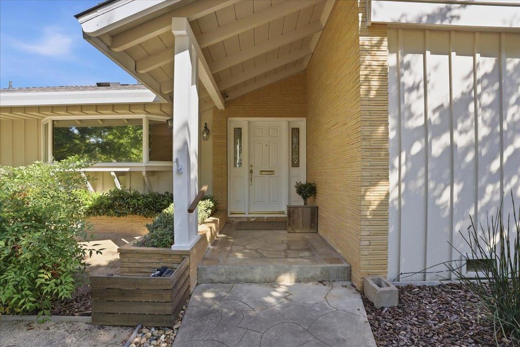 Photo of 1220 El Toro Way, Sacramento, CA 95864 (MLS # 226045305)