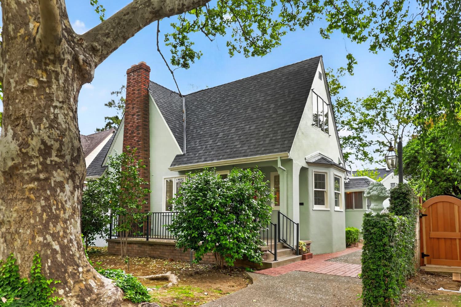 939 44th Street