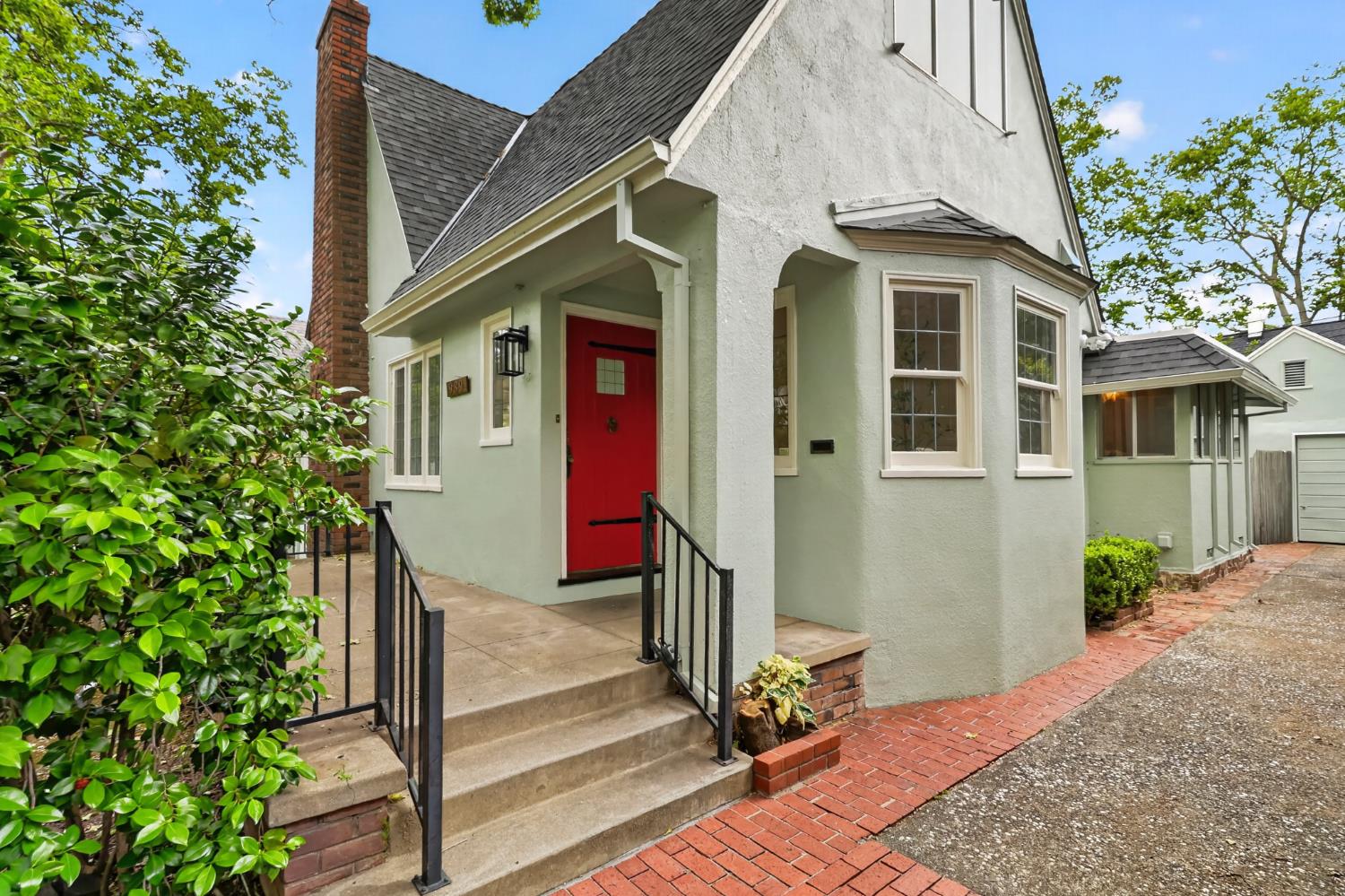 939 44th Street