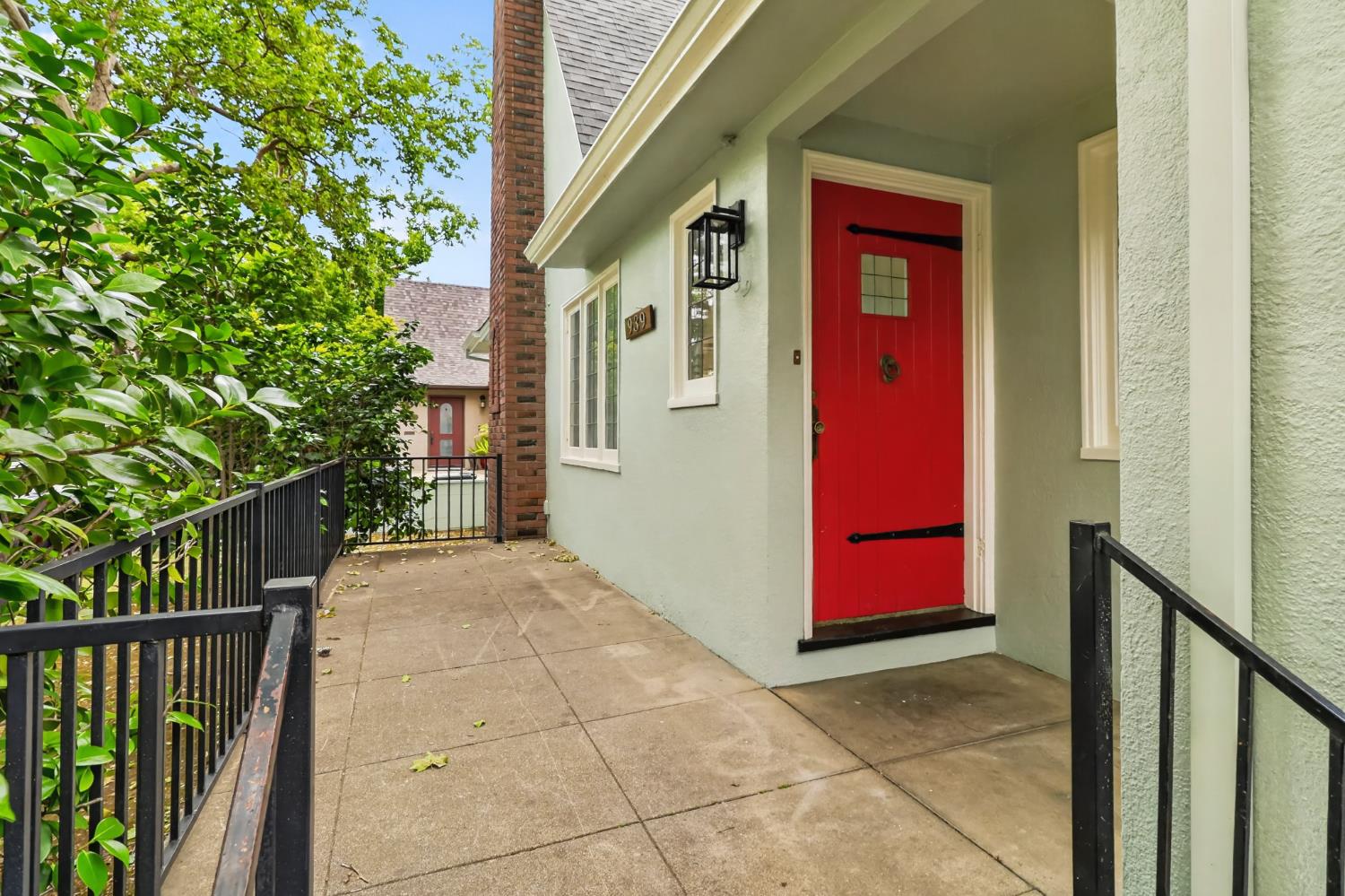 939 44th Street