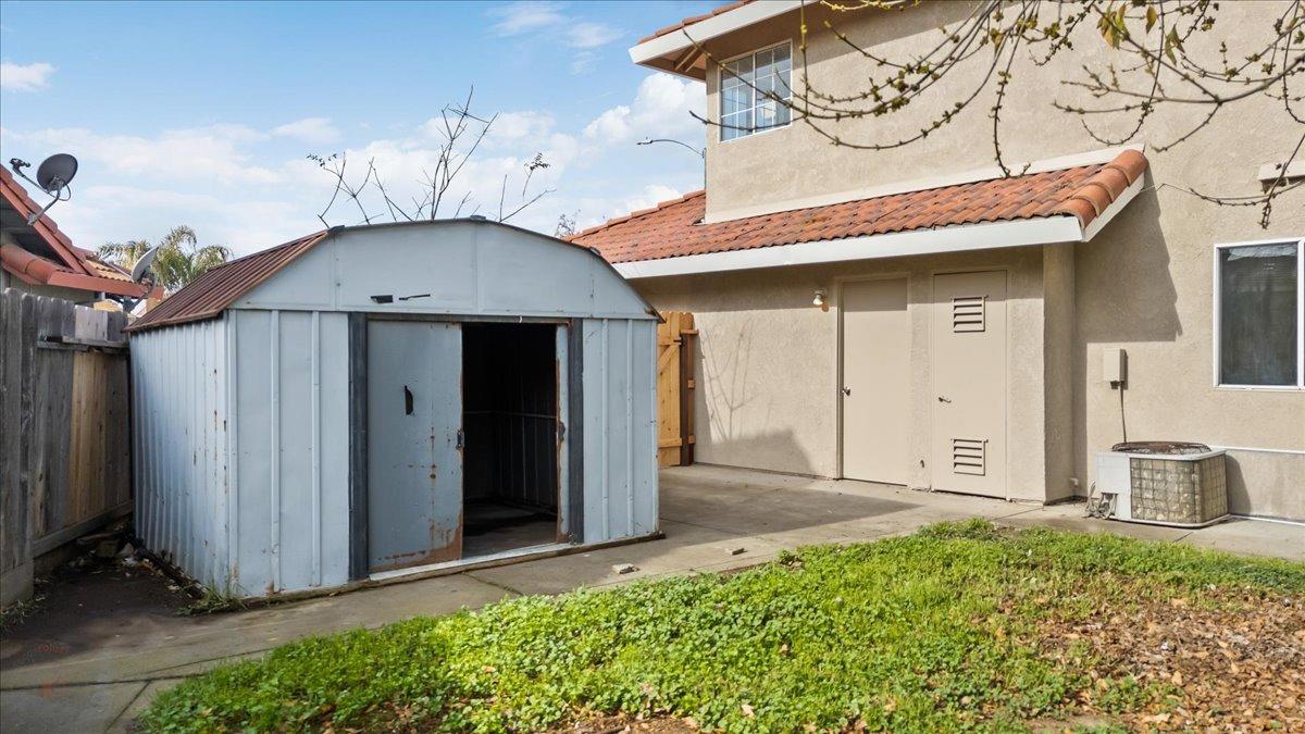 Los Banos, California 93635, United States, 4 Bedrooms Bedrooms, ,3 BathroomsBathrooms,Residential,Pending,4998