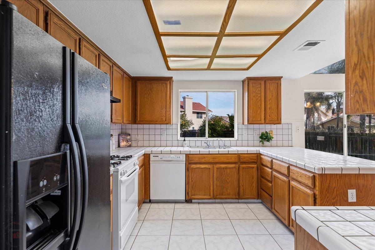 Los Banos, California 93635, United States, 4 Bedrooms Bedrooms, ,3 BathroomsBathrooms,Residential,Pending,4998