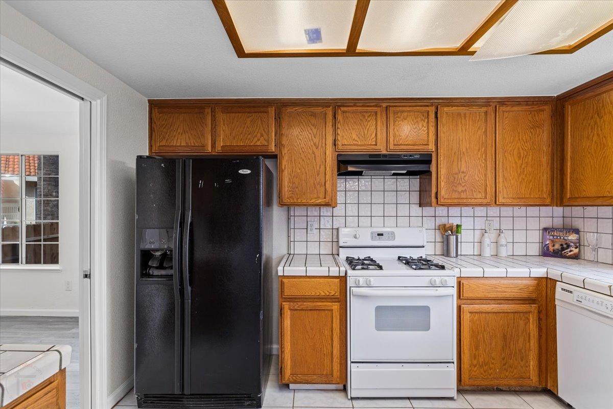 Los Banos, California 93635, United States, 4 Bedrooms Bedrooms, ,3 BathroomsBathrooms,Residential,Pending,4998