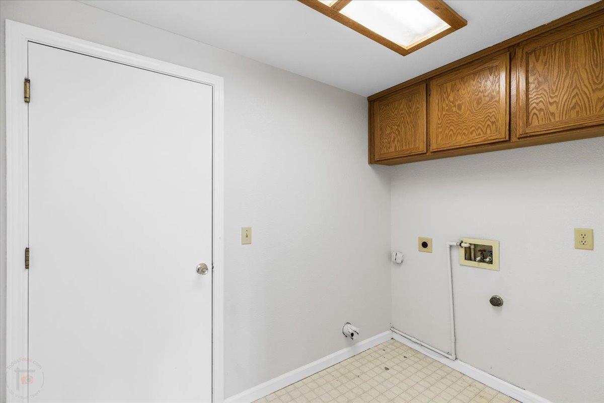 Los Banos, California 93635, United States, 4 Bedrooms Bedrooms, ,3 BathroomsBathrooms,Residential,Pending,4998