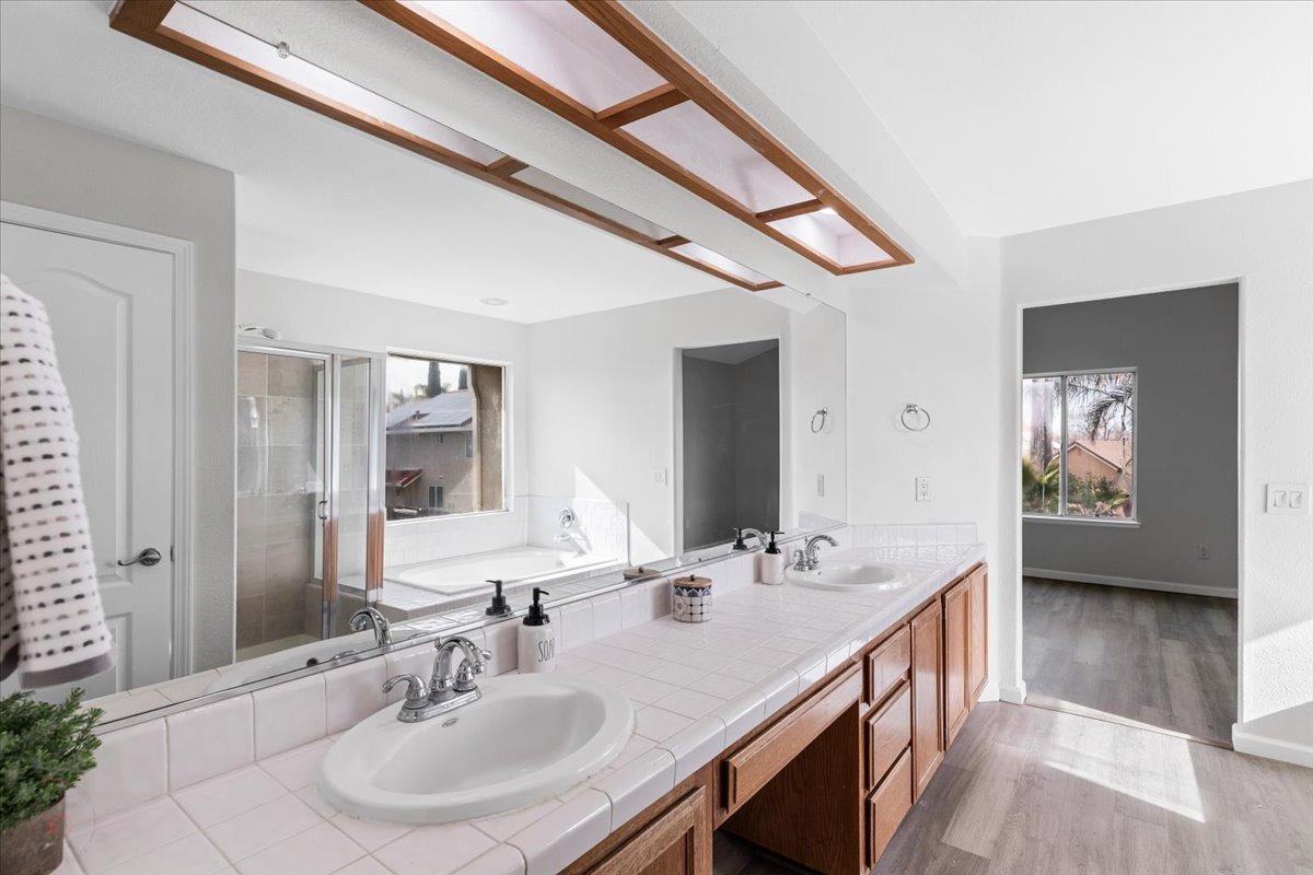 Los Banos, California 93635, United States, 4 Bedrooms Bedrooms, ,3 BathroomsBathrooms,Residential,Pending,4998