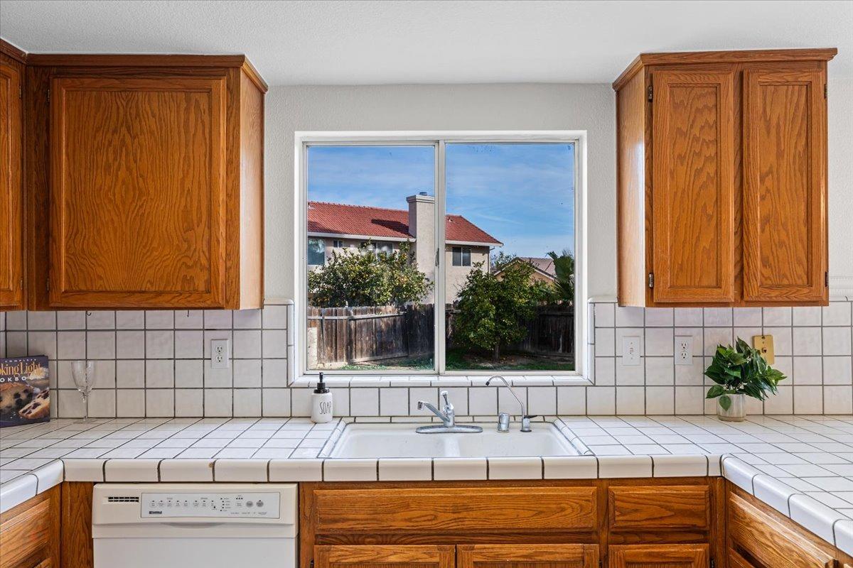 Los Banos, California 93635, United States, 4 Bedrooms Bedrooms, ,3 BathroomsBathrooms,Residential,Pending,4998