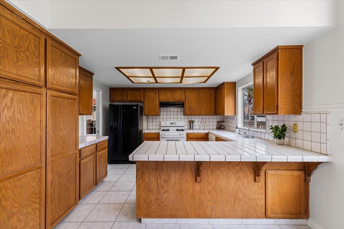 Los Banos, California 93635, United States, 4 Bedrooms Bedrooms, ,3 BathroomsBathrooms,Residential,Pending,4998