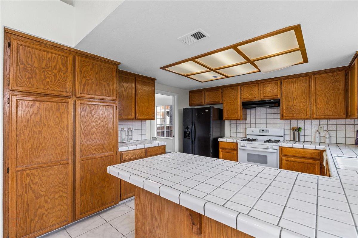 Los Banos, California 93635, United States, 4 Bedrooms Bedrooms, ,3 BathroomsBathrooms,Residential,Pending,4998