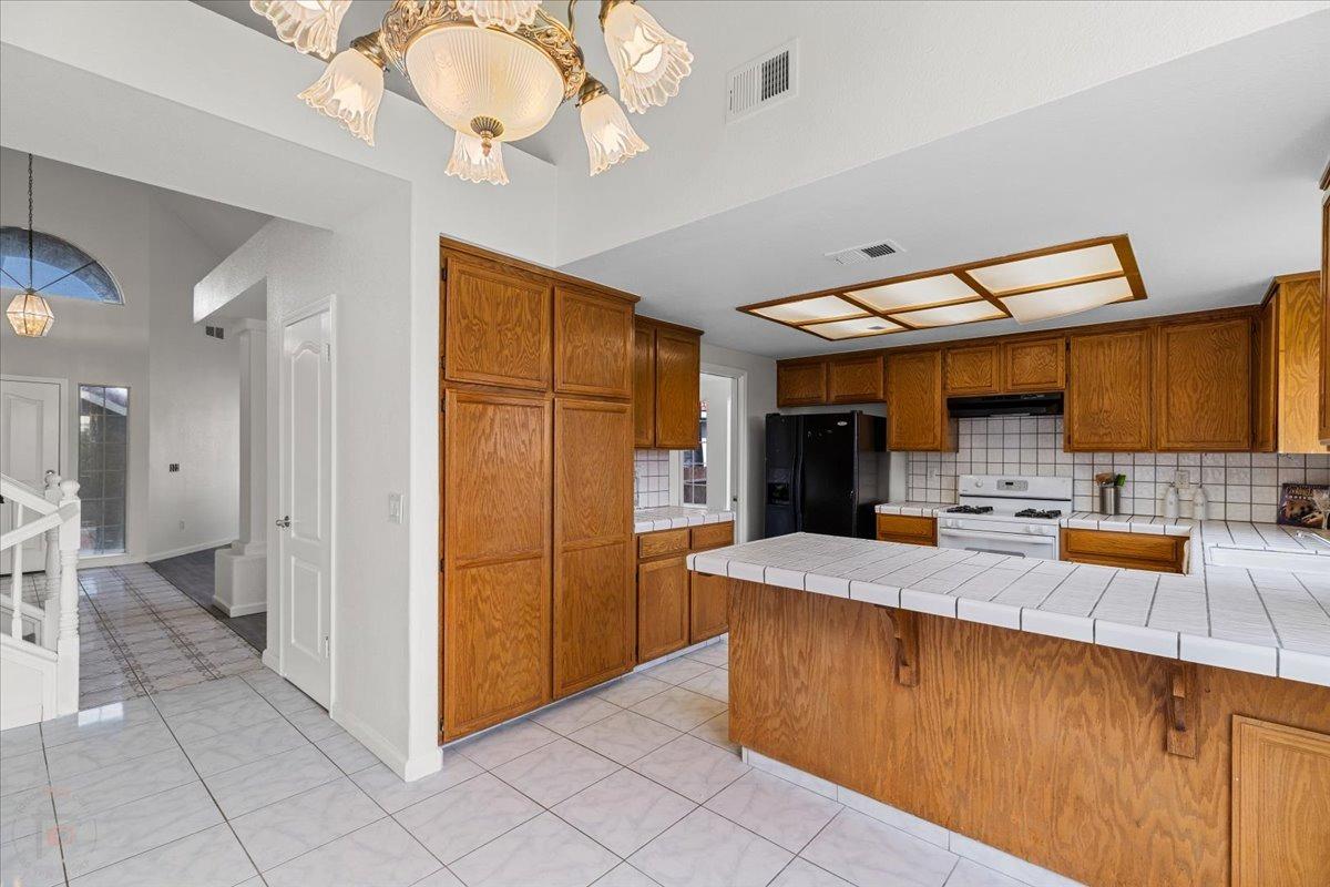 Los Banos, California 93635, United States, 4 Bedrooms Bedrooms, ,3 BathroomsBathrooms,Residential,Pending,4998