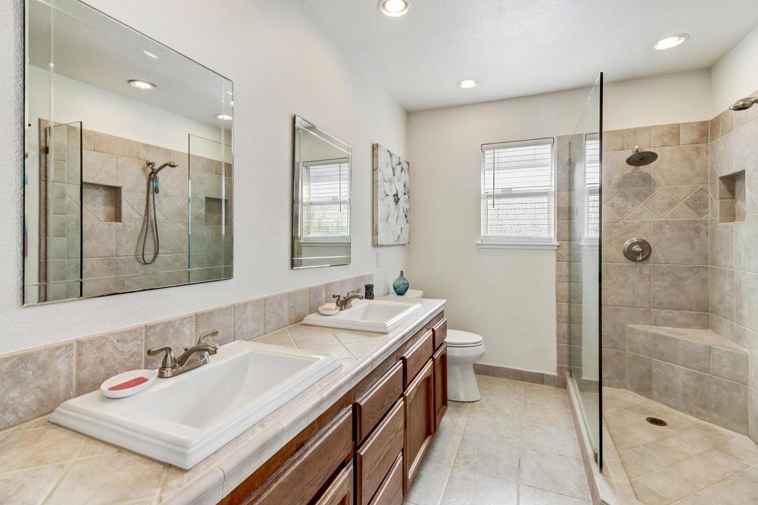 5841 Laguna Trail Way