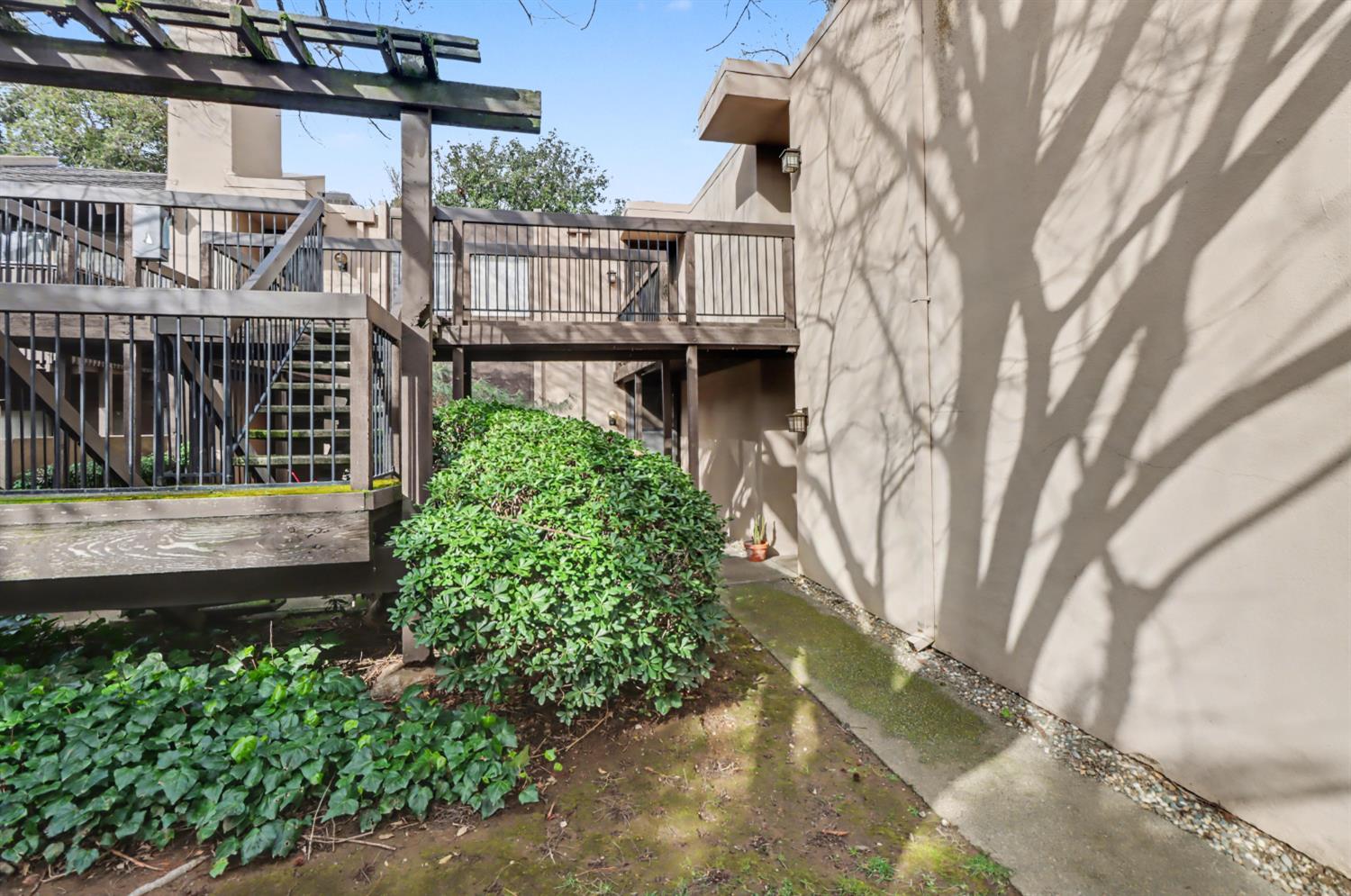 2238 Woodside Lane 13