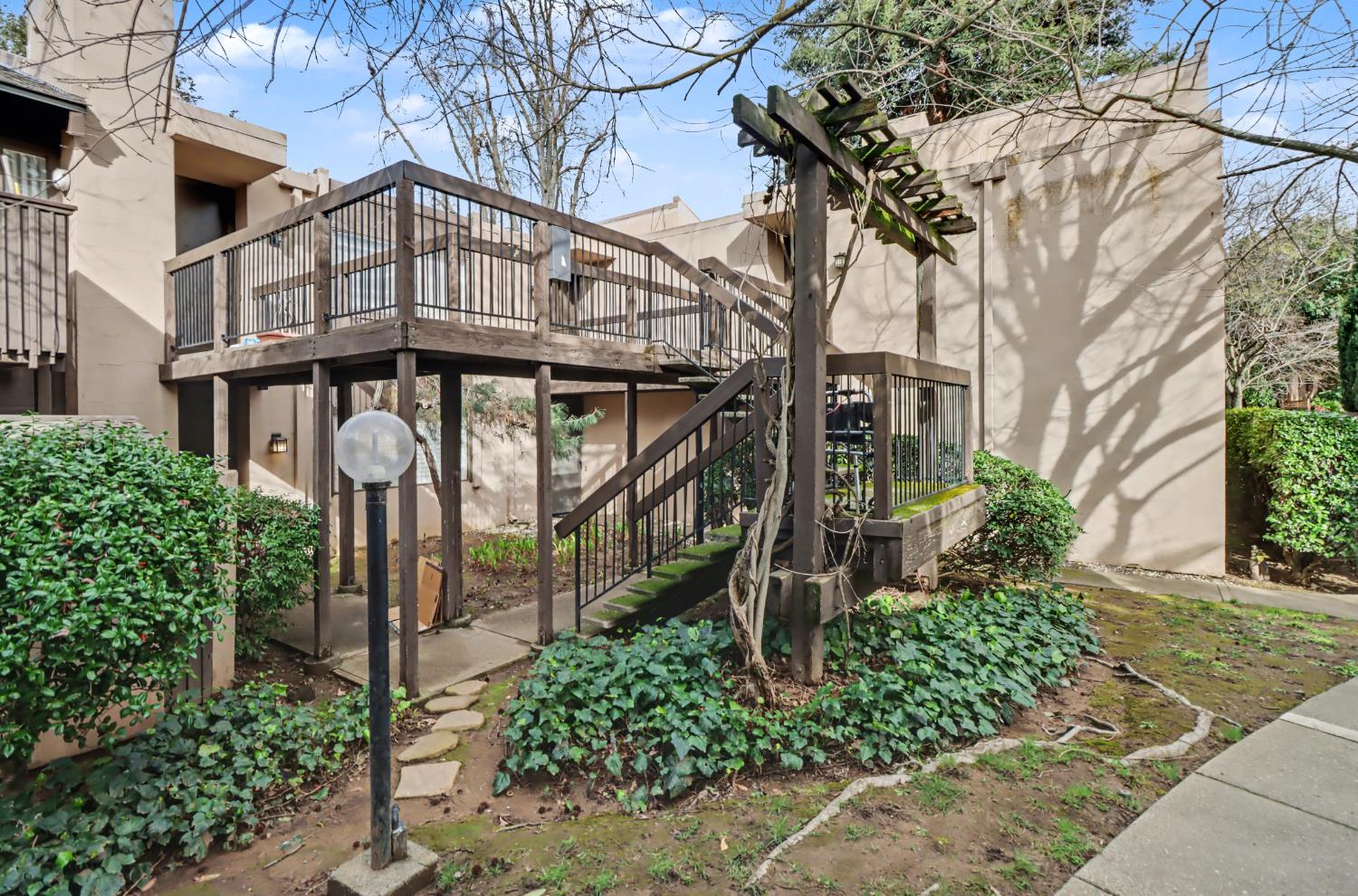 2238 Woodside Lane 13