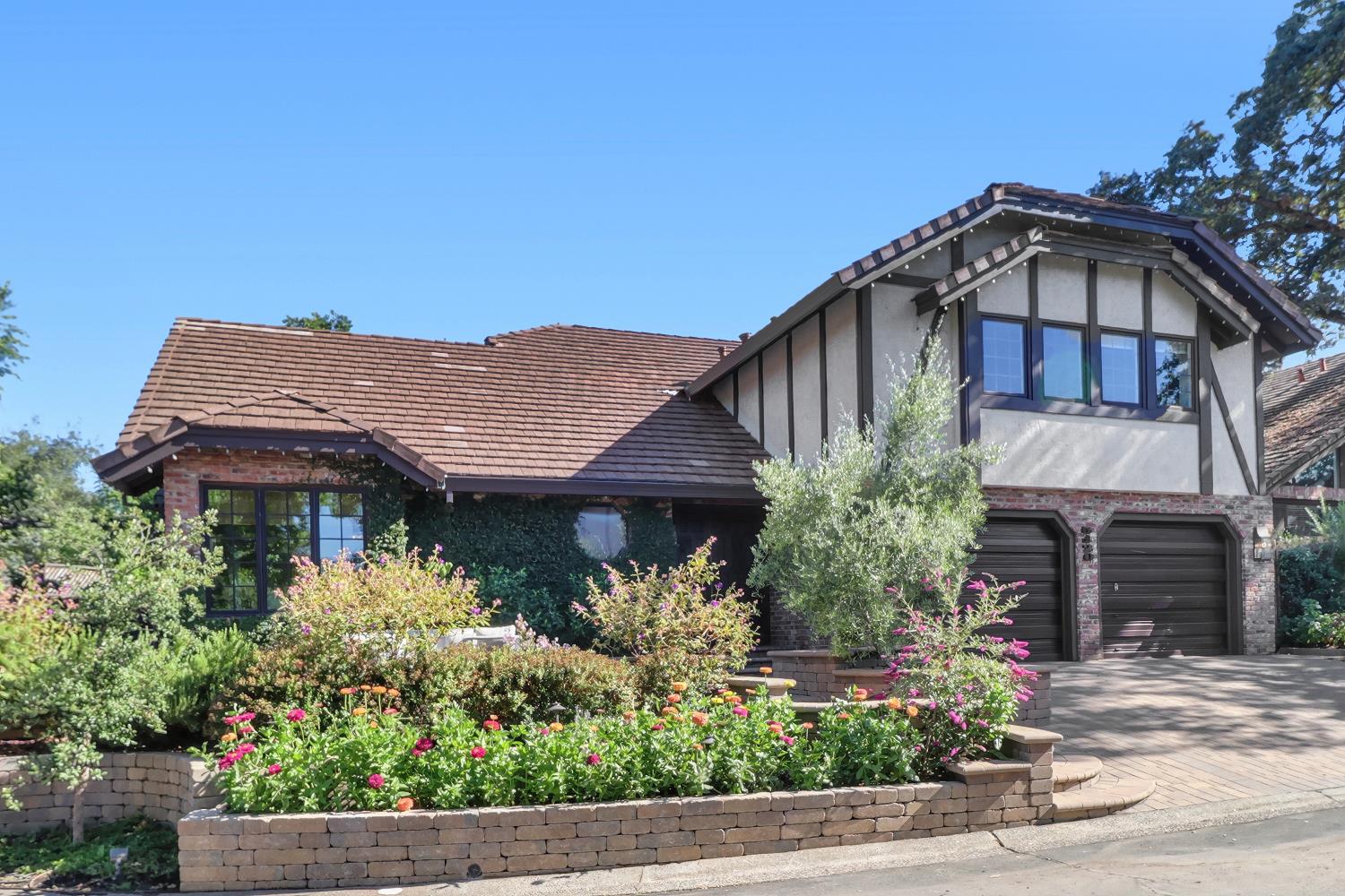 5120 N Ravine Lane