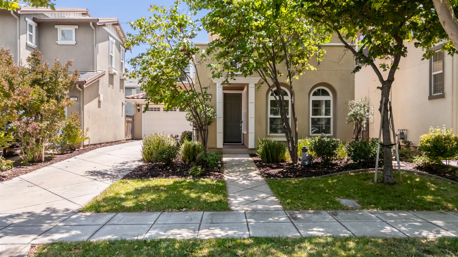 240 N Ventura Street