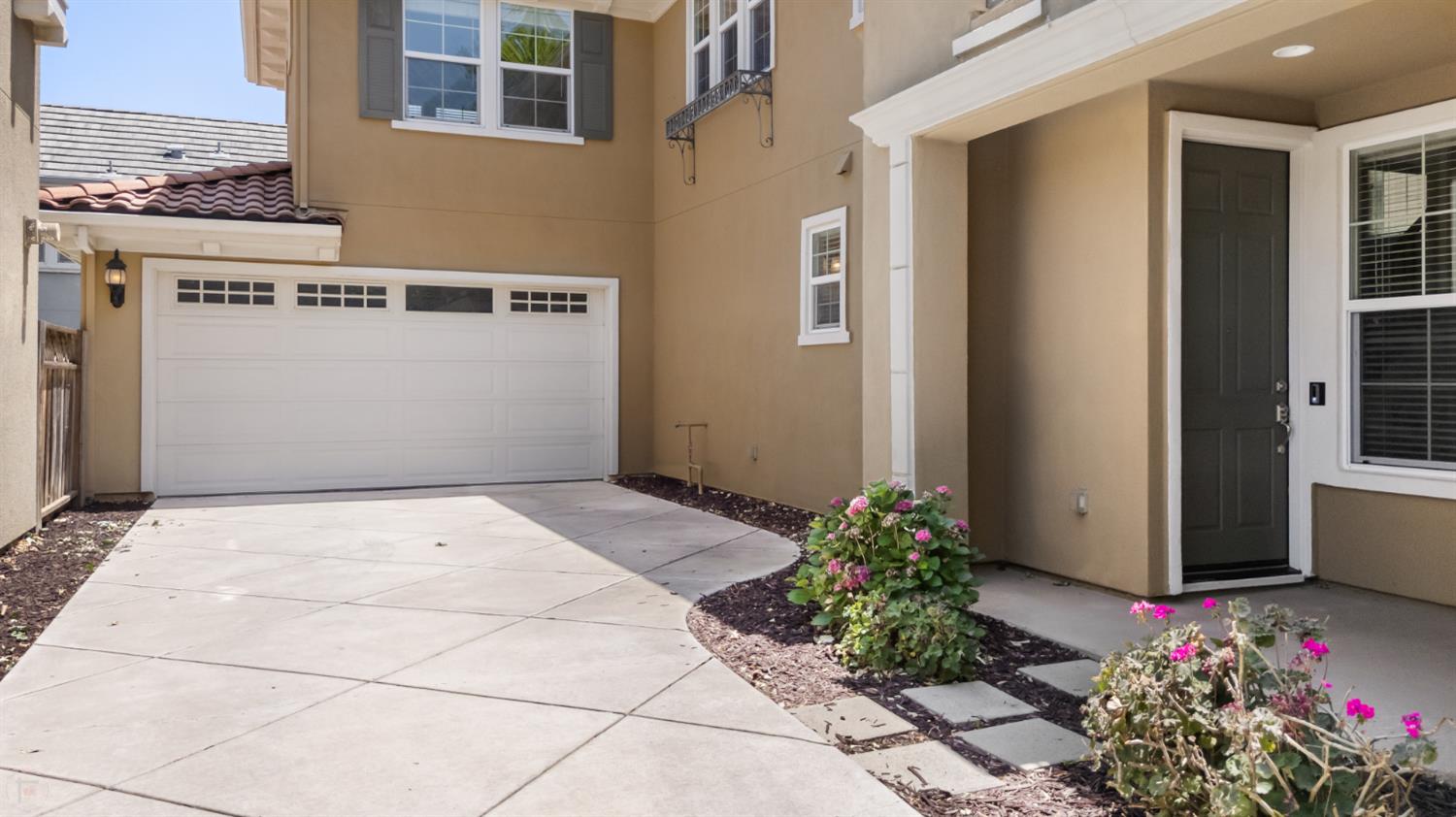 240 N Ventura Street