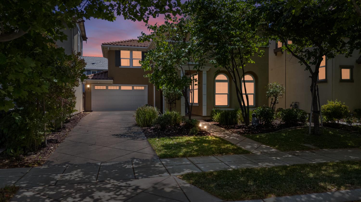 240 N Ventura Street