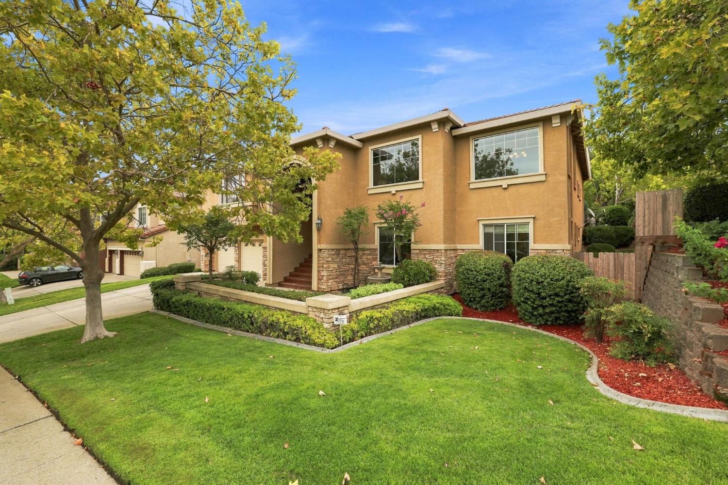 400 Listowe Drive
