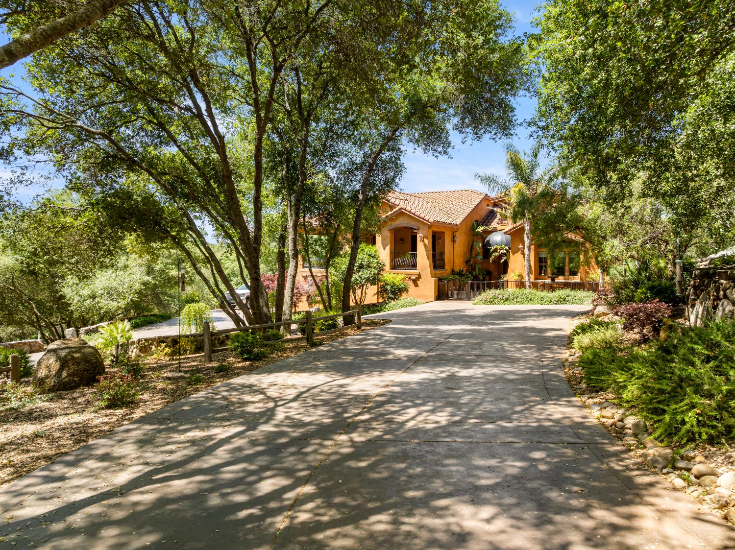 6005 Paseo Villena