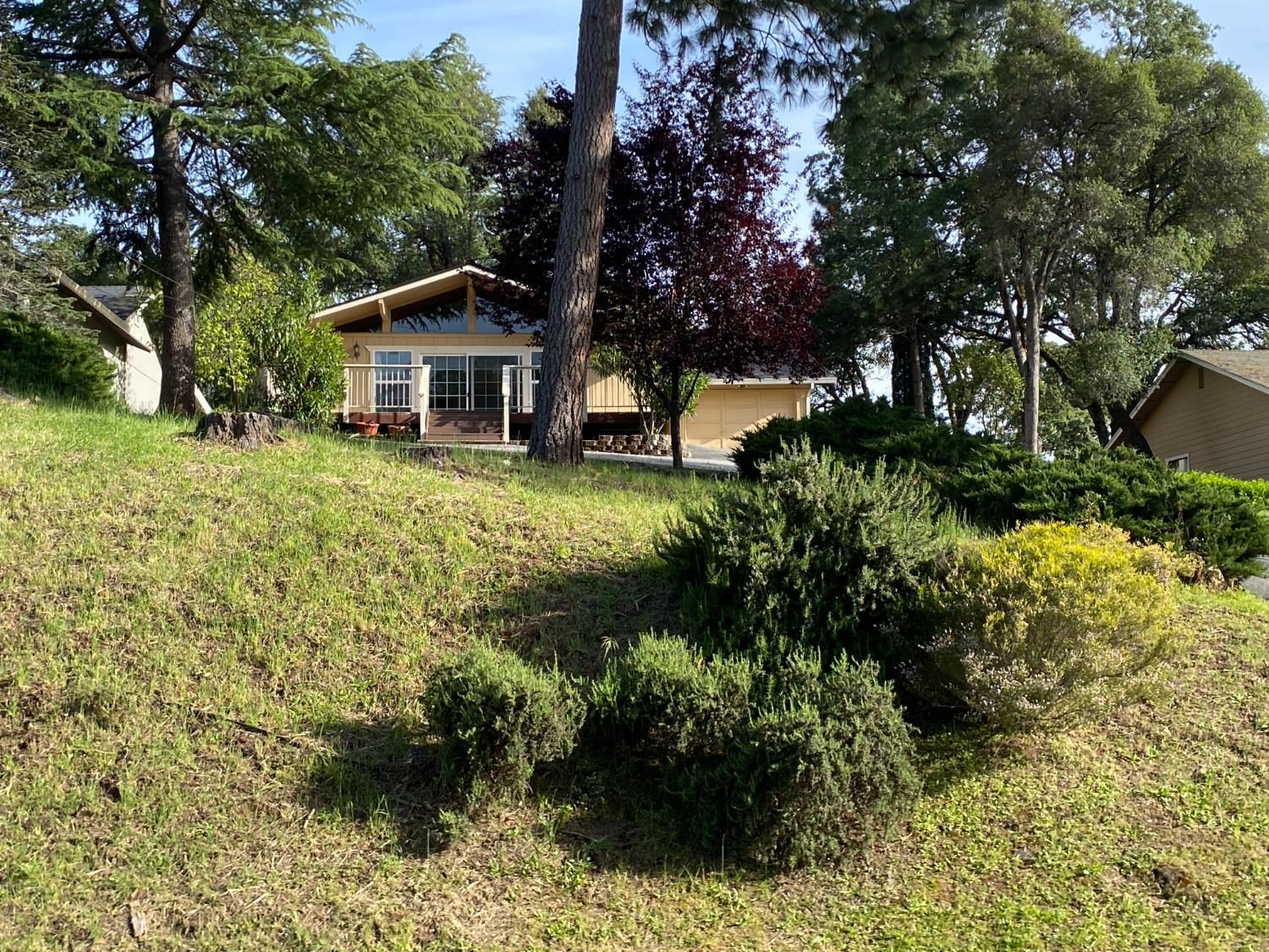 11525 Lakeshore South