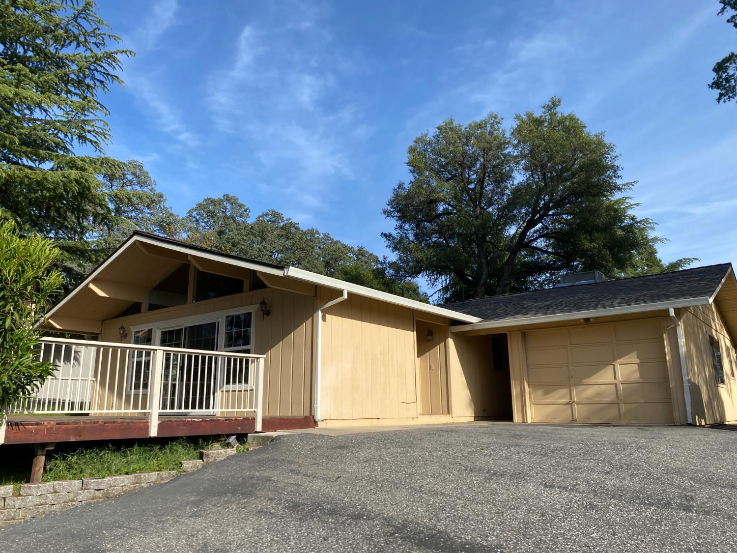 11525 Lakeshore South