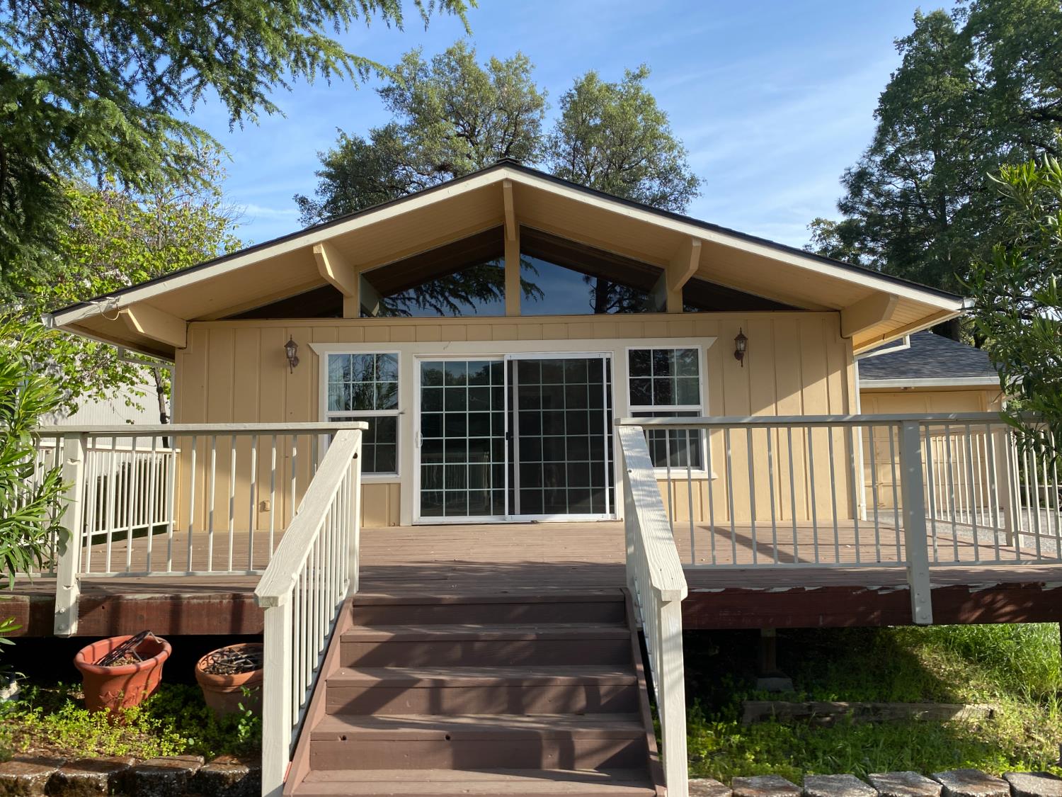 11525 Lakeshore South