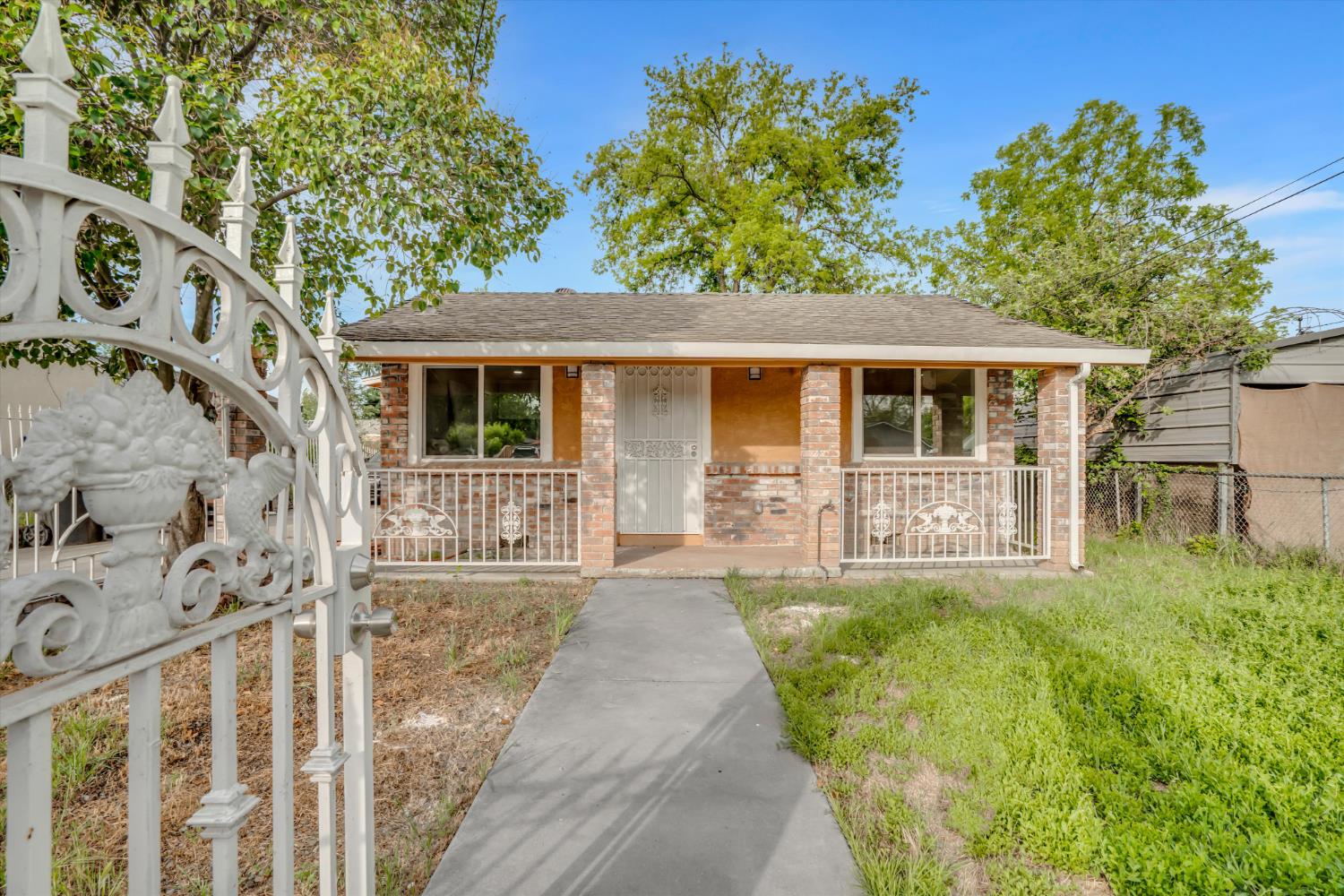 511 S Gertrude Avenue