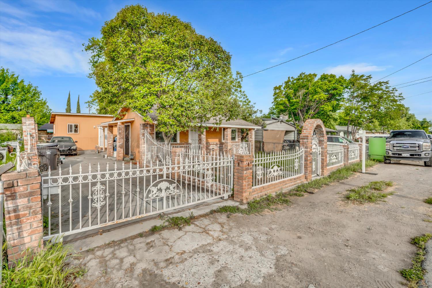 511 S Gertrude Avenue
