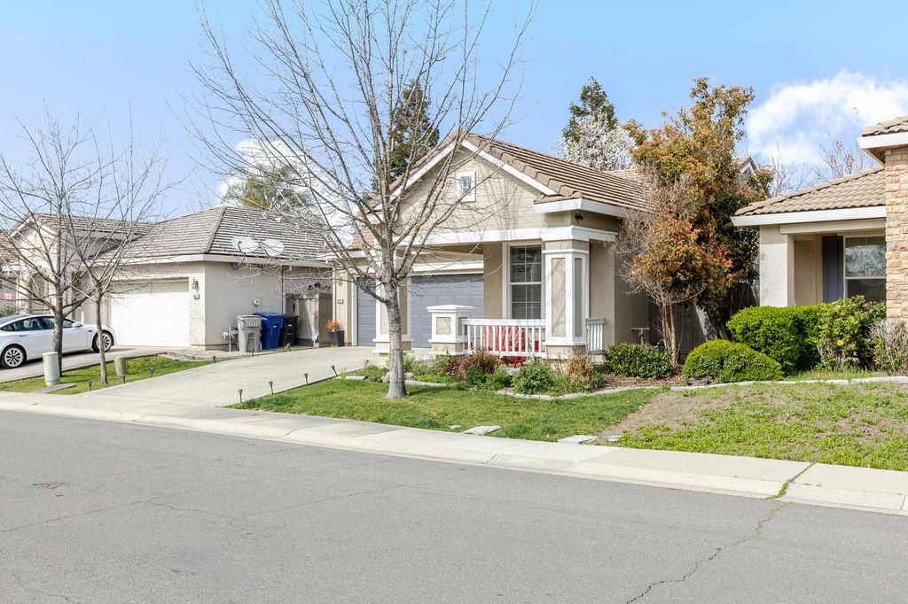 Photo of 1849 Dawnelle Way, Sacramento, CA 95835 (MLS # 226032795)