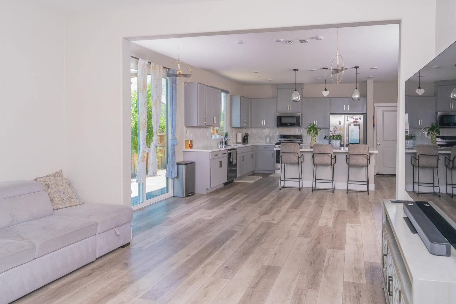 22 E Funderburg Boulevard