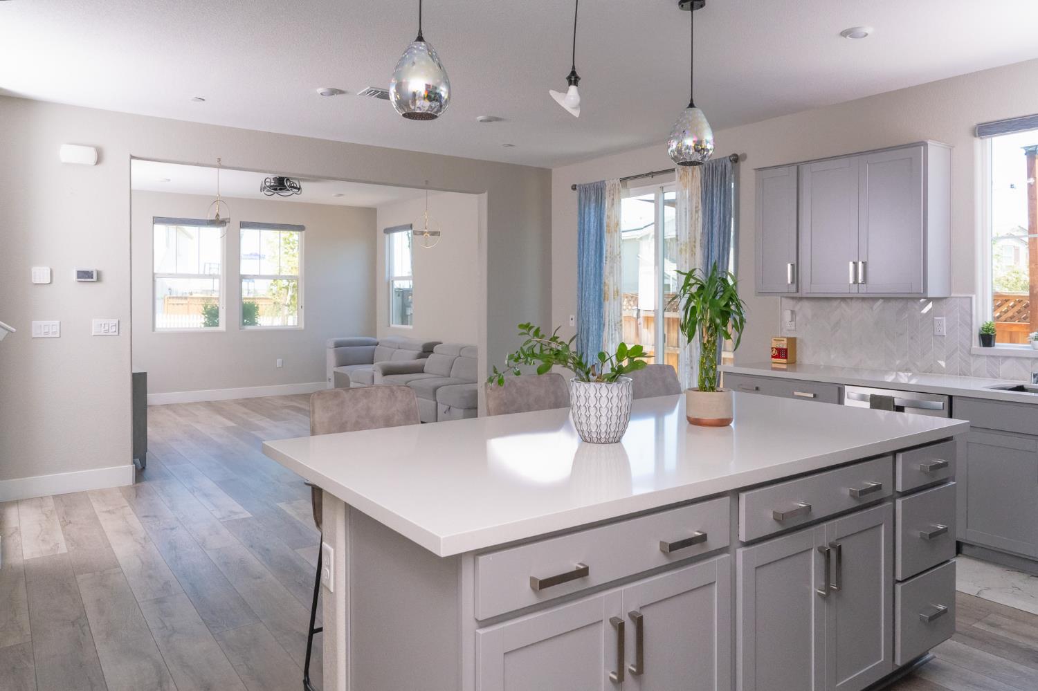 22 E Funderburg Boulevard