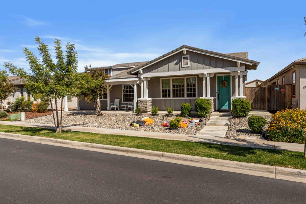 Photo of 563 Bascule Drive, Oakdale, CA 95361 (MLS # 225134681)