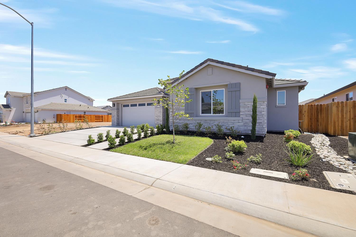 3330 John Freemont