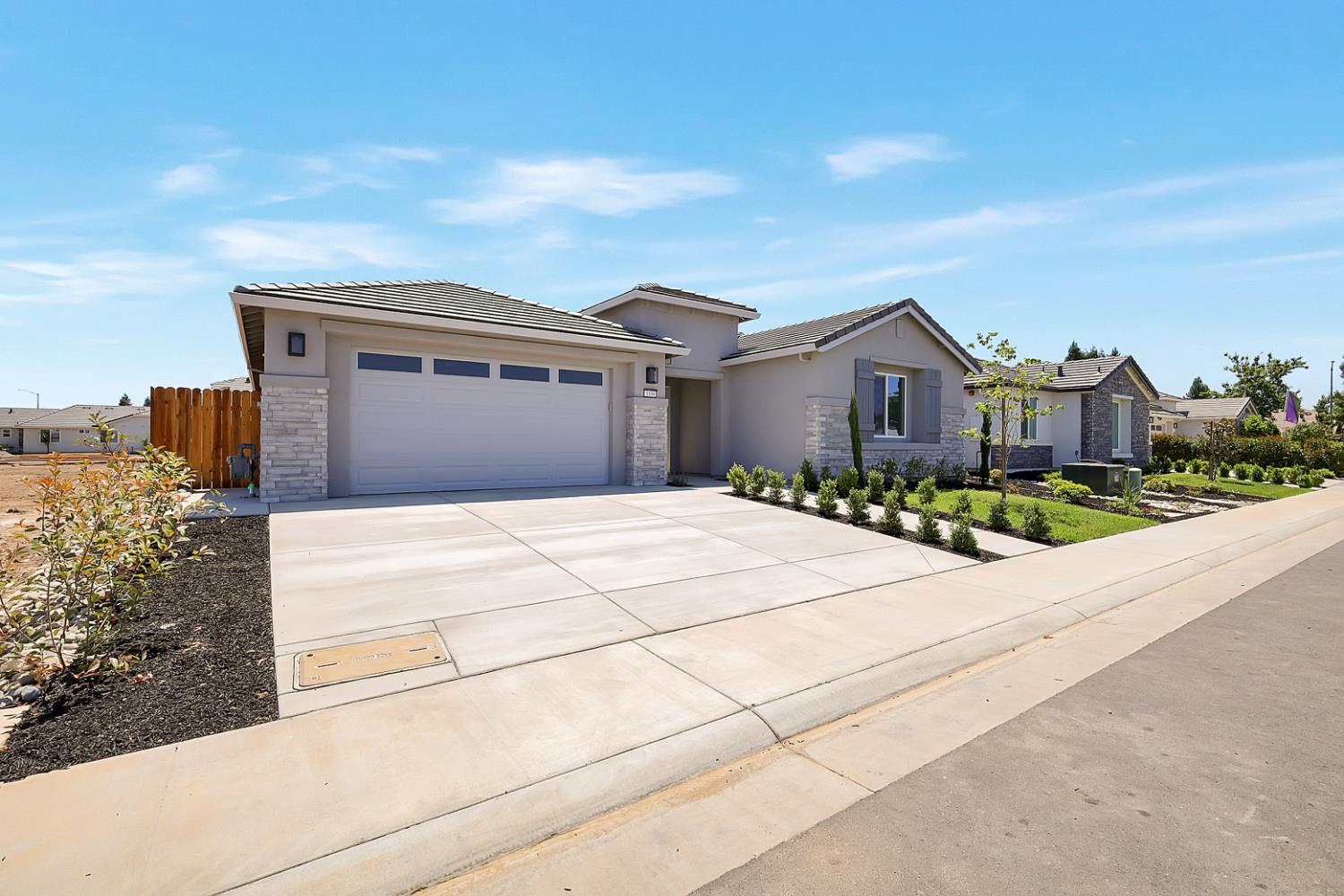 3330 John Freemont